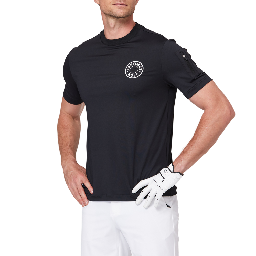 クルーネックの機能性半袖シャツ