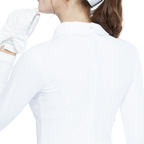 長袖の白いカーディガン