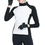 斜めのジッパーが付いた白いタートルネックのスウェットシャツ