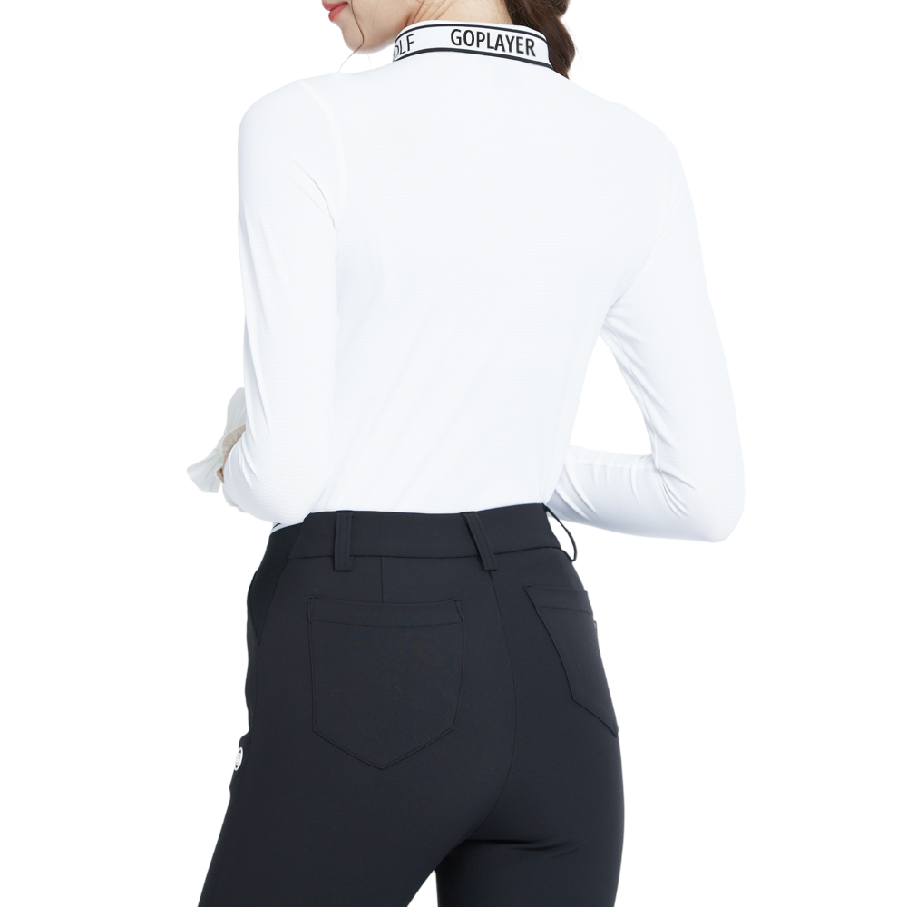 ホワイトの長袖ニットジャカードカラートップス