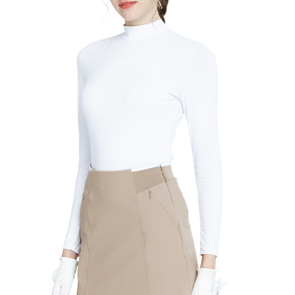 白のクルーネック長袖アンダーシャツ